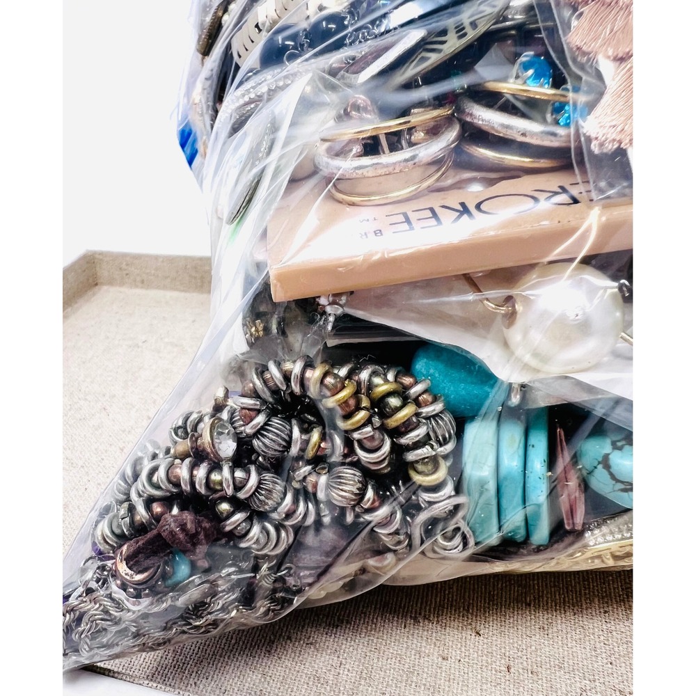Vintage & Modern Gold & Silver Tone Mixed Metal Scrap/Wearable Jewelry Lot 6lbs - Picture 10 of 16
